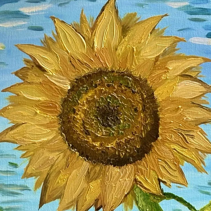 Detalhe das pétalas em empasto espesso de um girassol pintado.