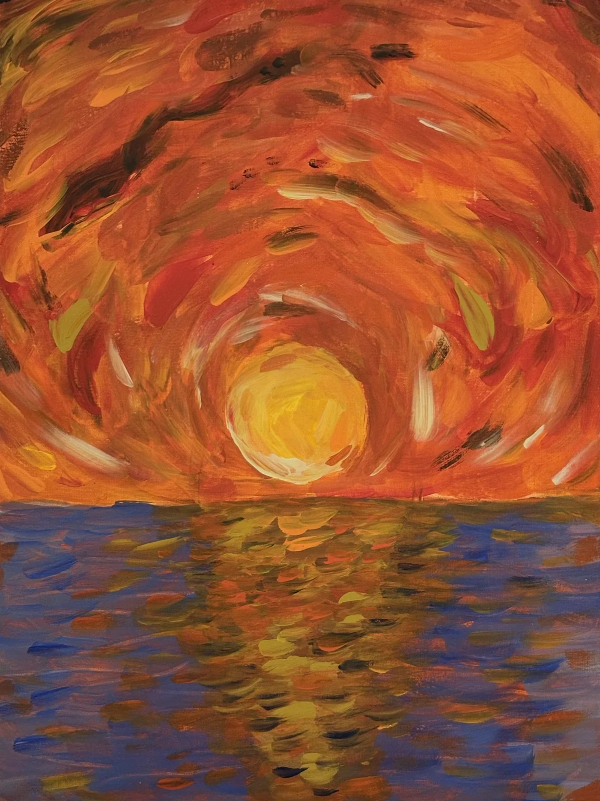 Pintura de um sol amarelo se pondo sobre o mar azul, com céu em espiral laranja e vermelho e reflexo dourado na água.